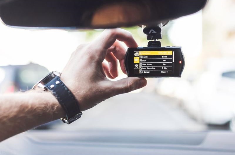 Autokamera LAMAX C9 GPS (s hlášením radarů) černá - obrázek č. 2