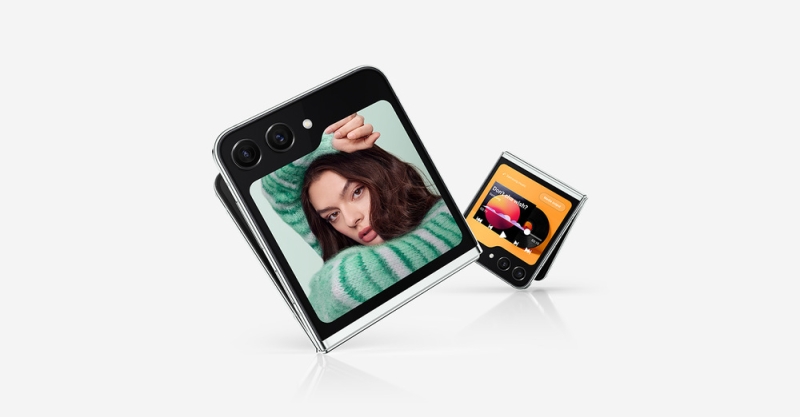 Mobilní telefon Samsung Galaxy Z Flip5 5G 8 GB / 256 GB (SM-F731BLIGEUE) fialový - obrázek č. 2
