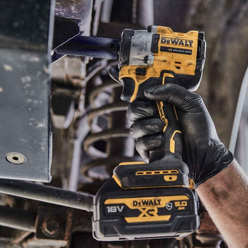 DeWalt Rázový utahovák 1/2 18V 406Nm 2x2Ah DCF921D2T - obrázek č. 6