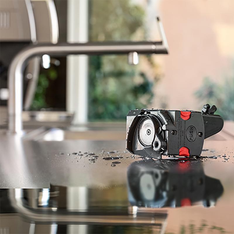 DeLonghi ECAM 350 50SB spařovací jednotka