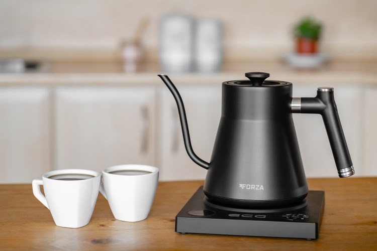 ECG Forza 8000 Pour over Nero rychlovarná konvice s husím krkem