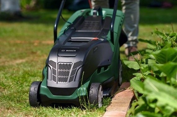 Sekačka Bosch UniversalRotak 550 0.600.8B9.105 - obrázek č. 1