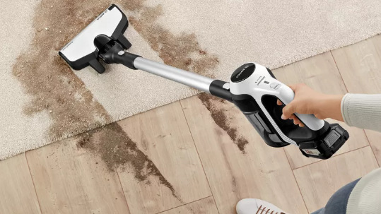 Tyčový vysavač Bosch Unlimited S6 BBS61PET2 (s baterií) červený - obrázek č. 2